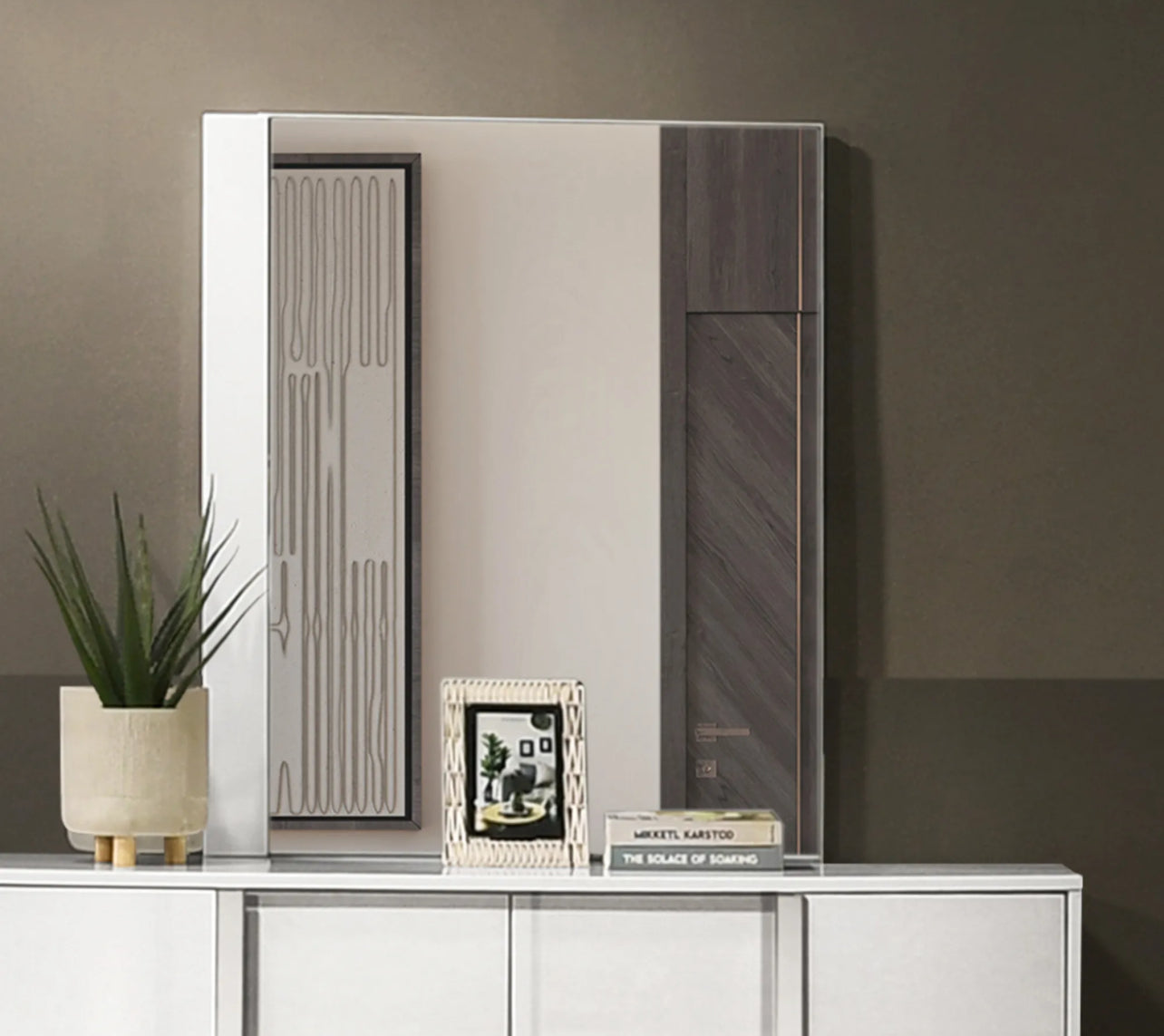 Manhattan 4pc Bedroom Set King /Queen