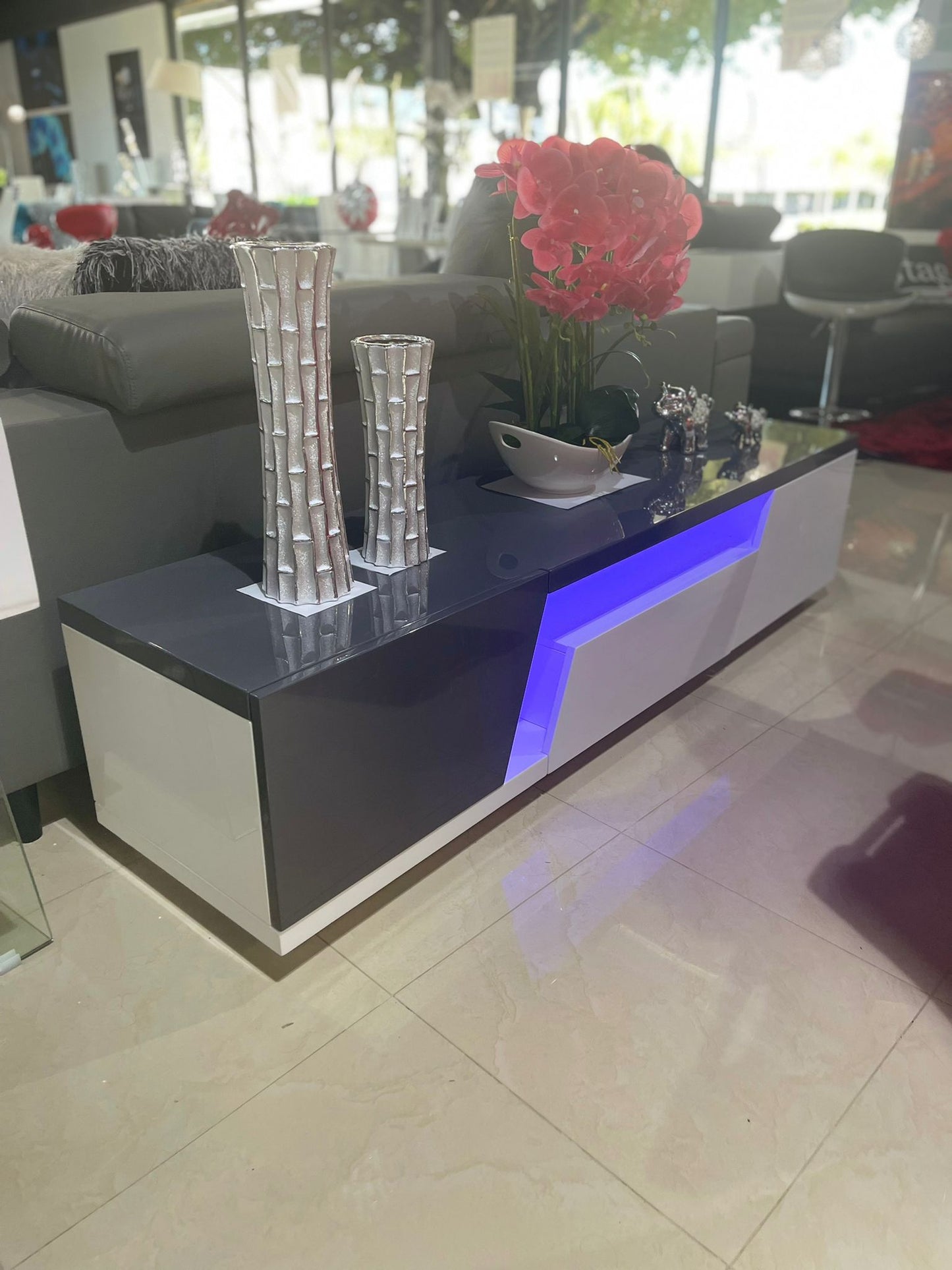 Adalyn TV
Stand 70"
