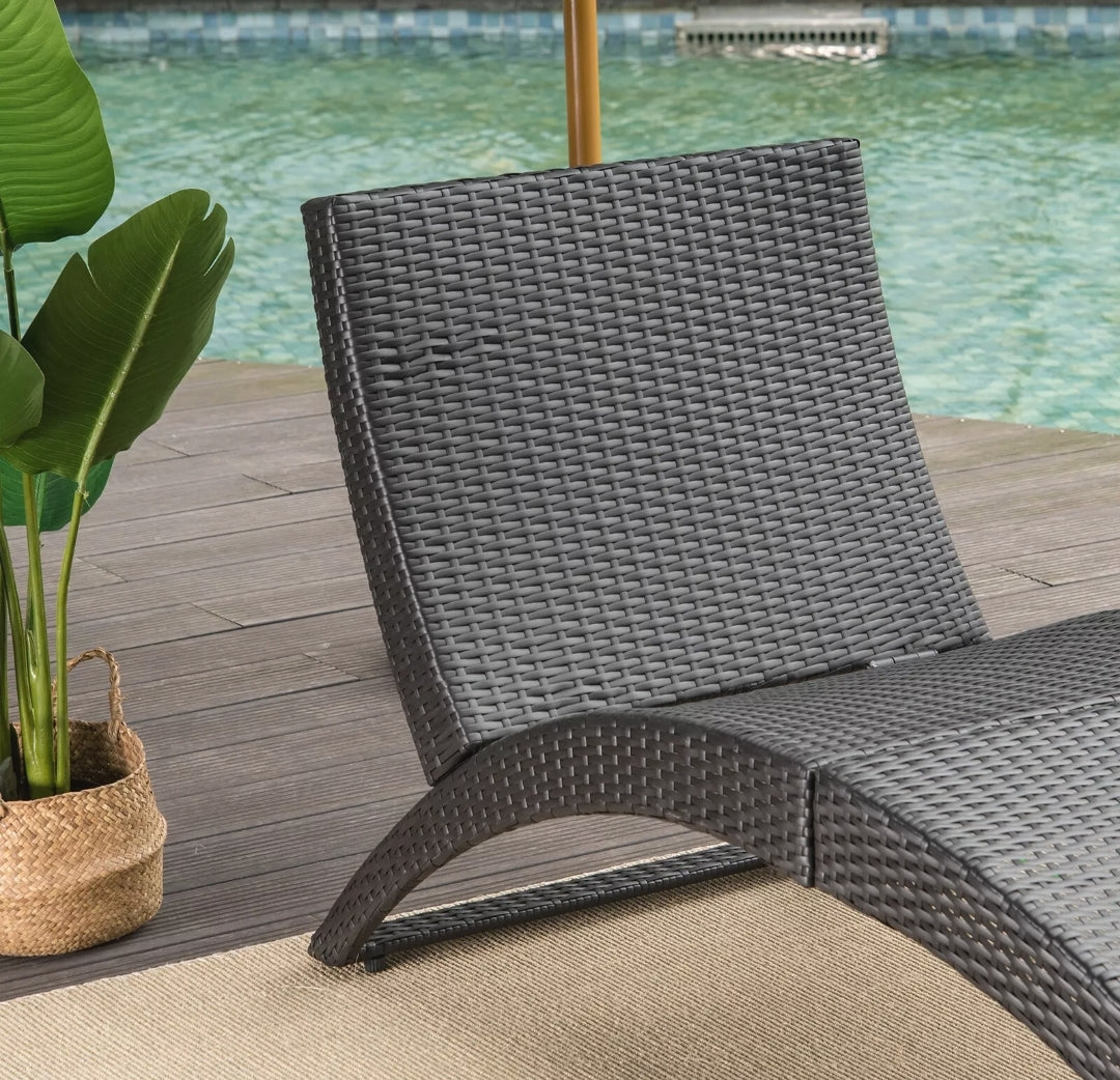 Outdoor Folding Curved Rattan Wicker Lounge Chair Patio Deck Pool Couch