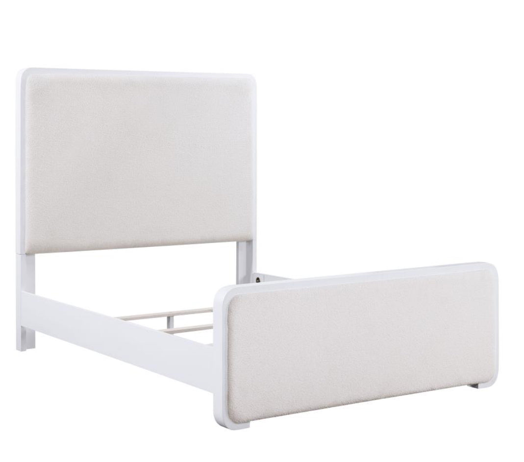 ANASTASIA UPHOLSTERED EKING / Queen PANEL BED PEARL WHITE