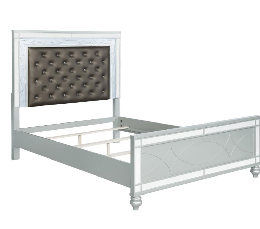 Gunnison Queen/King Bedroom set 4pc with LED Lights Silver Metallic