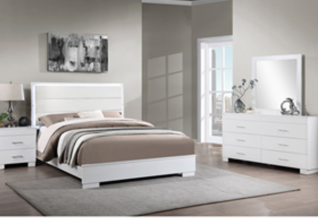 B52630Q
Nivia Queen Bed 4pc Bedroom set