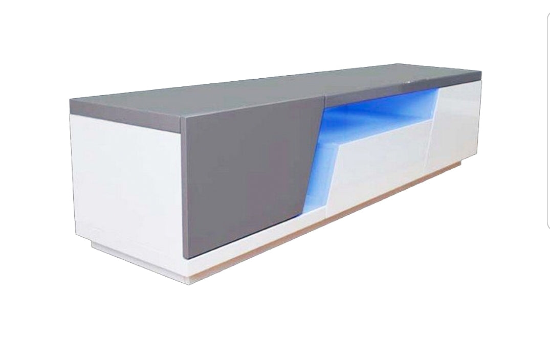 Adalyn TV

Stand 70"